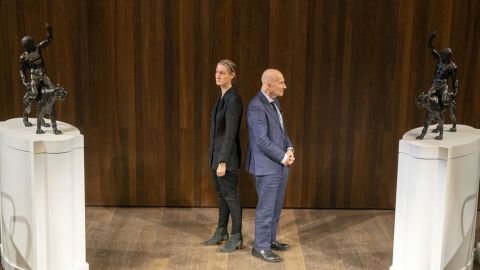 Los bronces de Rothschild representan dos hombres montados en panteras.