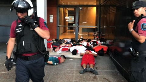 Detenidos en las inmediaciones al Monumental de Buenos Aires.