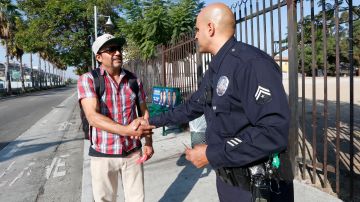 La policía espera crear mejores relaciones entre agentes y la comunidad. (Archivo)