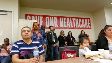 Eustaquio López es paciente de la clínica St. John's Well en el sur de Los Ángeles. (Aurelia Ventura/La Opinion)