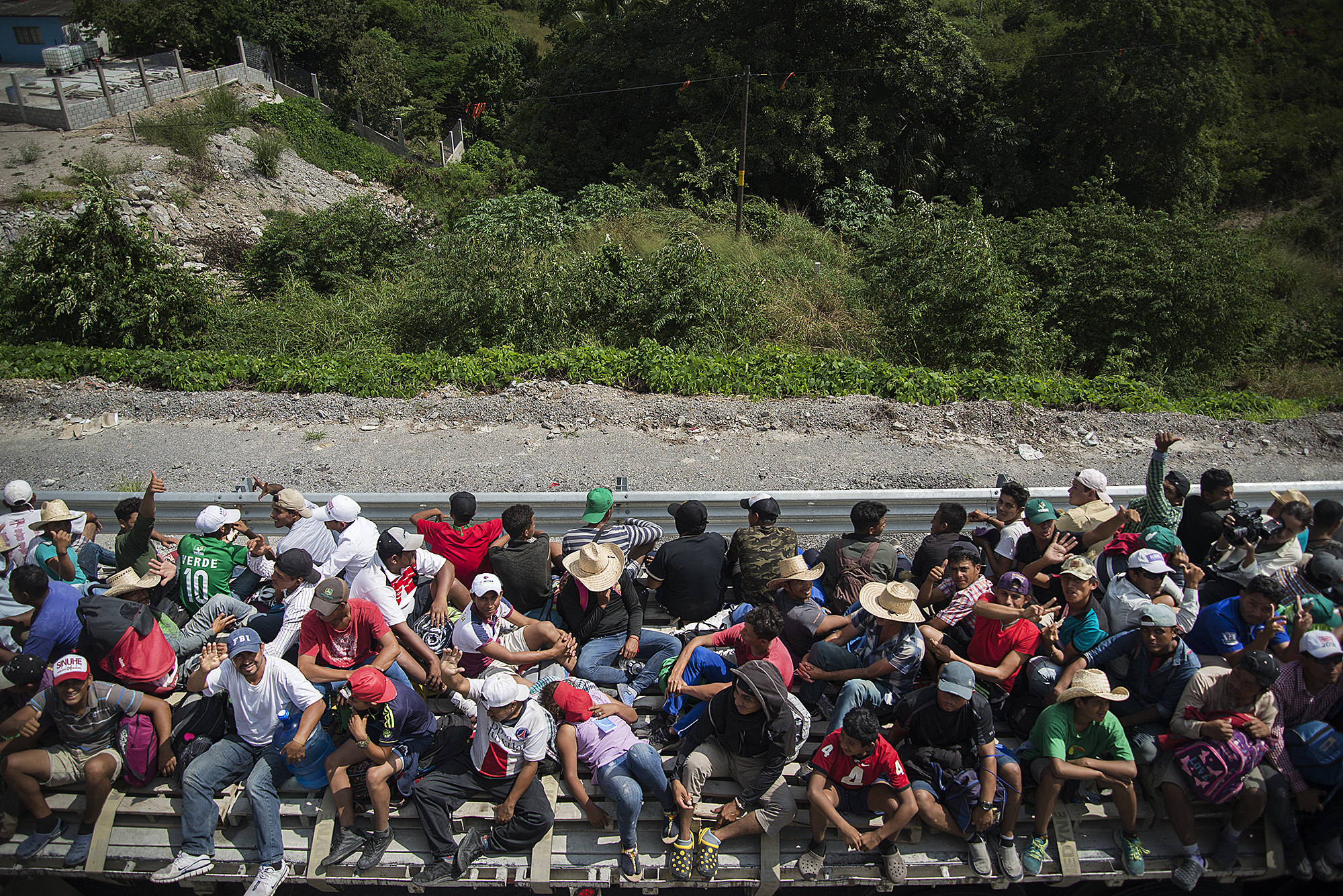 Primera caravana migrante avanza penosamente por M xico La Opini n