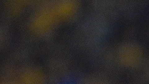 Aquino (i) de Tigres pelea el balón con  Iniestra (d) de Pumas de la UNAM.