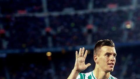 El argentino del Real Betis Giovani Lo Celso festeja un gol ante el Barcelona.