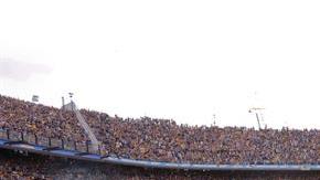 Aficionados de Boca Juniors despidieron a su equipo multitudinariamente en el estadio La Bombonera, de Buenos Aires.