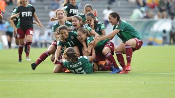 Las jugadoras de México celebran su pase a semifinales de la Copa Mundial Femenina Sub'17 en Uruguay.