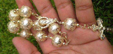 Mini-rosarios para regalar.