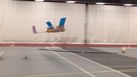 El avión sin hélices ni combustible.
