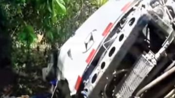 El chofer del autobús perdió el control y se fue a un barranco en la zona de la amazonia peruana.