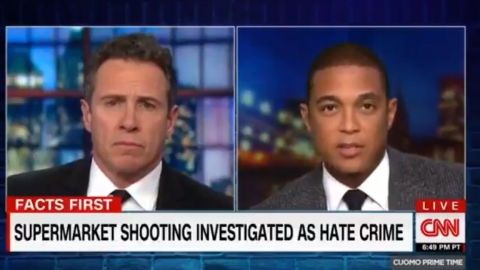 Don Lemon (derecha) pidió dejar de 'demonizar a las personas'.