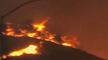 El incendio Hill en el Valle de Santa Rosa, condado de Ventura.