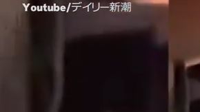 Empleado agua cara hirviendo