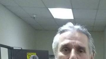 Wayne, a la derecha, se vio afectado for los incendios y este hombre no dudó en ayudarle.