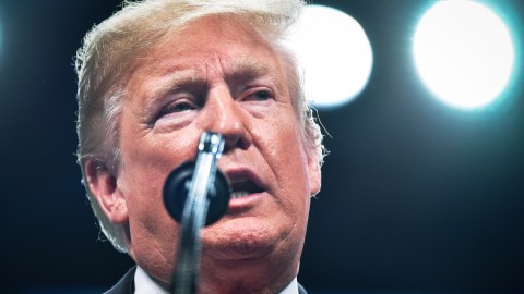 El presidente de Estados Unidos también indicó que su gobierno negará el asilo a las personas que ingresan Estados Unidos fuera de los puertos legales de entrada