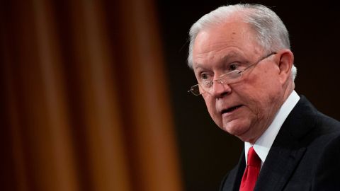 El fiscal general Jeff Sessions renuncia tras el pedido de Trump.