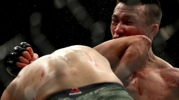 Chan Sung Jung al ser noqueado por Yair Rodríguez en UFC.