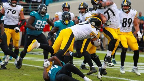 Ben Roethlisberger logró un touchdown de último segundo para los Pittsburgh Steelers ante Jacksonville.