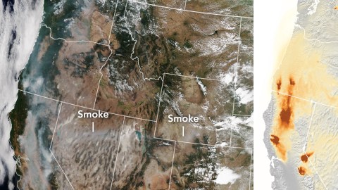 El incendio Mendocino a la der., y a la izq., una simulación HRRR-Smoke de la misma región.