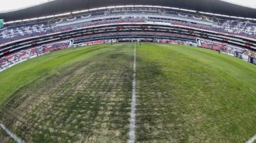 La cancha del estadio Azteca horas antes de la cancelación del juego de la NFL.