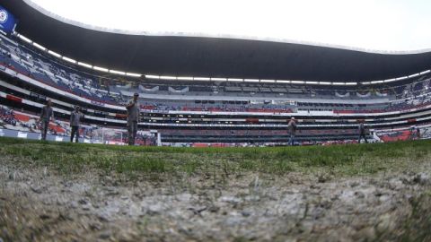 La cancha del Estadio Azteca, volverá al pasto natural.