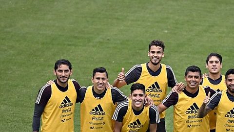 Jugadores de la selección mexicana de fútbol durante un entrenamiento en Mendoza, Argentina.