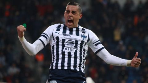 El argentino Rogelio Funes Mori festeja su golazo de chilena ante Santos Laguna en el estadio BBVA Bancomer.