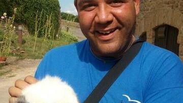 El sacerdote Iván Merino Padial abrió una cuenta Twitter en España en 2015