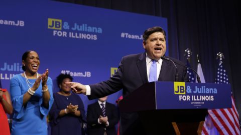 JB Pritzker, candidato demócrata a gobernador de Illinois, y Juliana Stratton, candidata a vicegobernadora. Ambos ganaron la elección de 2018.