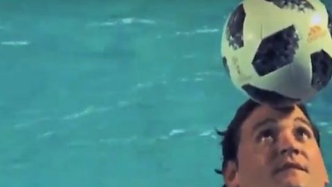 El cubano Jhoen Lefont y sus Récord Guinness de dominar el balón.