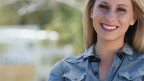 Katie Hill, de 30 años de edad, ganó el Distrito 25 con 83.662 votos (51.3%). / @katiehill4ca.