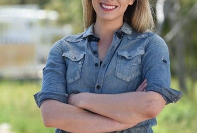 Katie Hill, de 30 años de edad, ganó el Distrito 25 con 83.662 votos (51.3%). / @katiehill4ca.