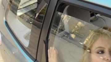 La cantante se desmaya dentro de una SUV