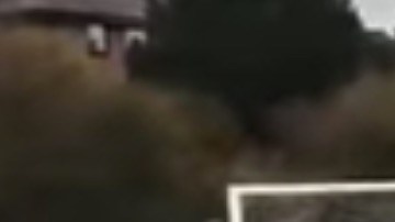 Partido de fútbol entre niños del condado de Ceredigion, Gales, Reino Unido.