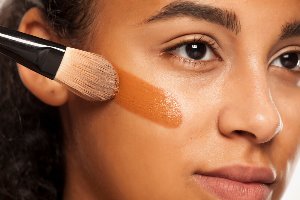 Las 5 mejores bases de maquillaje para piel grasa y mixta que duran todo el  día - La Opinión