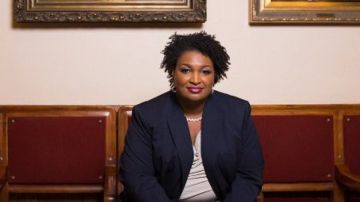 Stacey Abrams sería la primera gobernadora afroamericana en EEUU