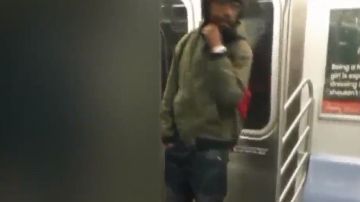 El ataque ocurrió en un tren R.