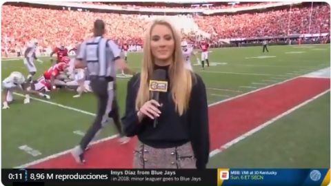 Laura Rutledge transmitía en vivo un duelo del fútbol americano colegial, cuando fue tacleada accidentalmente