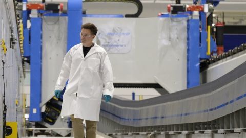 En la fábrica hay ventilación, pero no aire acondicionado.
