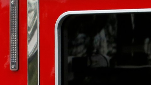 Alex Villanueva, sheriff del condado de Los Ángeles, recomienda a las personas tener cuidado cuando van de compras. (Aurelia Ventura/La Opinion)