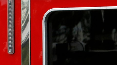 Alex Villanueva, sheriff del condado de Los Ángeles, recomienda a las personas tener cuidado cuando van de compras. (Aurelia Ventura/La Opinion)