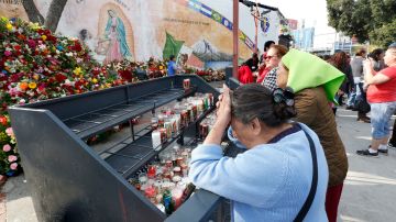 Cientos de católicos se reunieron en La Placita Olvera el día de la Virgen de Guadalupe.