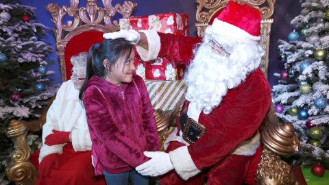Los niños pudieron tomarse una foto con Santa. / foto: Aurelia Ventura.