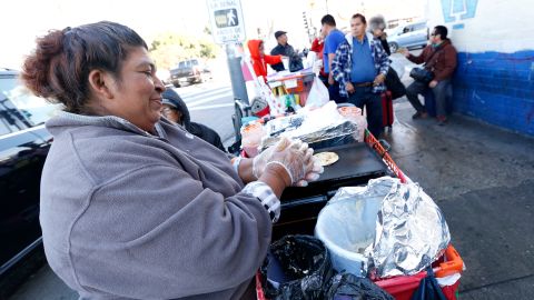 Los vendedores ambulantes de California recibirán subsidios este año.(Aurelia Ventura/La Opinion)