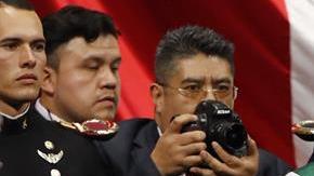 Andrés Manuel López Obrador, presidente de México con su antecesor. Enrique Peña Nieto.