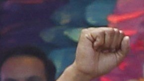 AMLO, junto a su esposa, recibe el Bastón de Mando.