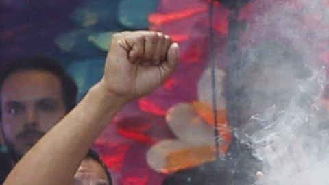 AMLO, junto a su esposa, recibe el Bastón de Mando.