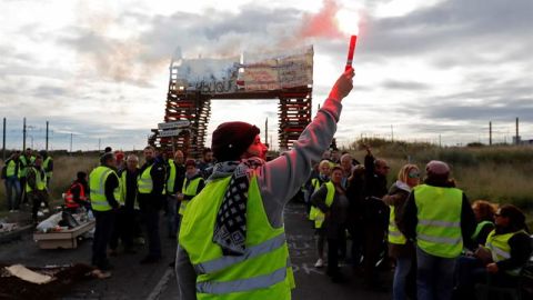 Francia vive una crisis de protestas por el alza en el precio de la gasolina