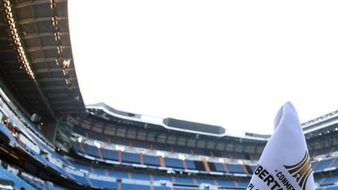 Imagen del estadio Santiago Bernabeu tras la apertura de puertas para la final de la Copa Libertadores entre River Plate y Boca Juniors.