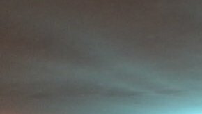 El increíble resplandor en el cielo tras la explosión de una planta en Queens.