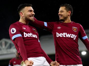Javier Hernández colaboró con una asistencia en el triunfo del West Ham