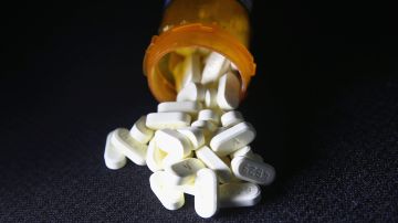 Entre los narcóticos prescritos está una droga conocida como "la Santísima Trinidad", una combinación de un opioide, una benzodiazepina y un relajante muscular.